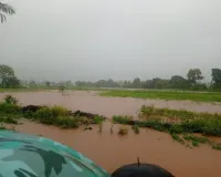 ढगफुटी सादृश्य पाऊस ; मंठा तालुक्यातील आंभोडा कदम येथे नदीला पूर आल्याने गावात शिरले पाणी