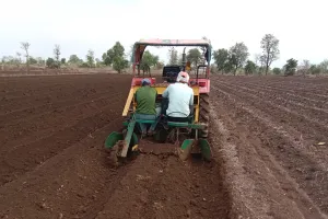 मृग नक्षत्राच्या सरीने बळीराजा सुखावला ; पेरणी पूर्व मशागतीच्या कामांना वेग